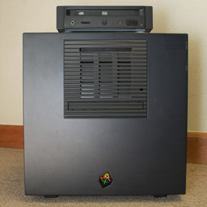 NeXTcube-front-view-with-CDROM
