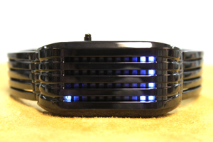 barcode-black-blue-led-ss-strap-03-300